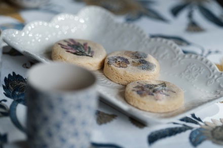 Flour and Petals Shortbread Biscuits (20)